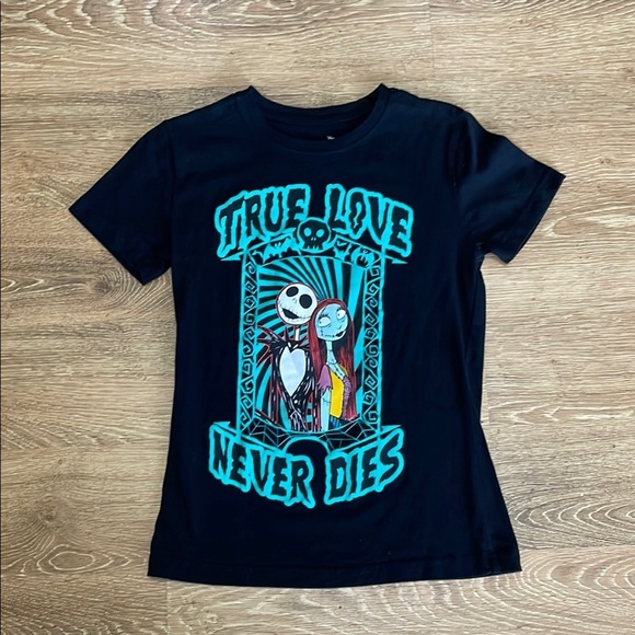 Nightmare before Christmas T-shirt Women’s Size Small New - Picture 1 of 4
